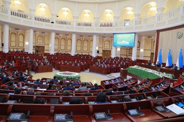 Plenarsaal des Unterhauses usbekischen Parlaments inTaschkent, Usbekistan / Bild: Oliy Majlis Fotograf: Berliner Telegraph UG