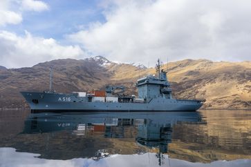 Der Tender "Donau" - Nicht nur eine schwimmende Tankstelle, sondern ein logistischer Allrounder, wenn es um Versorgung der Einheiten in See geht.