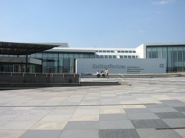 Blick auf den Haupteingang zum Kulturforum Berlin