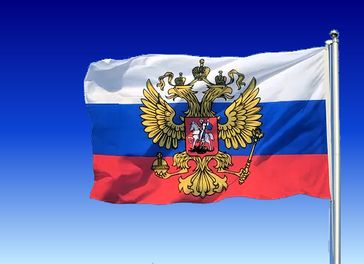 Russland Flagge mit Wappen (Symbolbild)