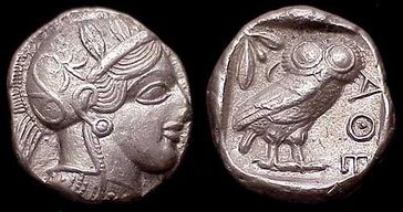 Tetradrachmon (nach 445 v. Chr.)Vorderseite: Kopf der AtheneRückseite: Eule mit Olivenzweig