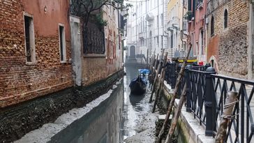 Ein trockener Kanal in Venedig (Italien), 16. Februar 2023 Bild: Gettyimages.ru / Alessandro Bremec