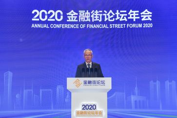 Der chinesische Vizepremier Liu He, ebenfalls ein Mitglied des Politbüros des Zentralkomitees der Kommunistischen Partei Chinas, nahm sich an der Eröffnungsfeier der Jahreskonferenz des Financial Street Forums 2020 in Peking, die Hauptstadt Chinas, am 21. Oktober 2020 teil. / Bild: "obs/Xinhua Silk Road Information Service/Xinhua/Peng Ziyang"