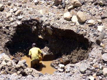 Arbeiter in einer Coltan- und Wolframit-Mine in der Region Walungu im Ostkongo.Quelle: Foto: Simone Schlindwein (idw)