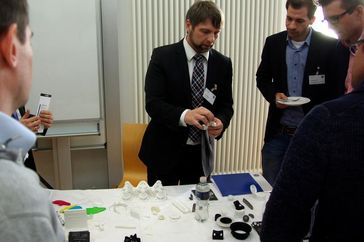 Bei der begleitenden Fachausstellung präsentierte u.a. das junge Unternehmen Formrise GmbH (Töging) 3D-Druck-Entwicklungen Quelle: Hochschule Landshut (idw)