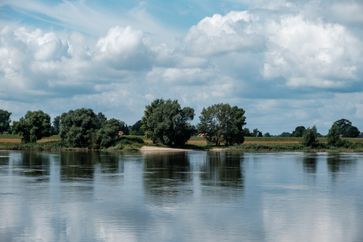 In Rüterberg gibt es einen Aussichtsturm des BUND, der einen tollen Elbblick ermöglicht. Bild: Heye Jensen Fotograf: Heye Jensen