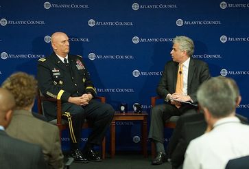 Atlantic Council Meeting. Bild: Wikimedia Commons - infowars