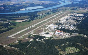 Flughafen Karlsruhe/Baden-Baden (IATA-Code: FKB, ICAO-Code: EDSB), Archivbild