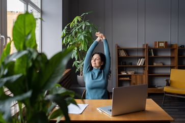 "Steifer Nacken? So bleiben Sie beweglich"