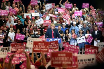 Trump campaigns in Phoenix, Arizona, October 29, 2016