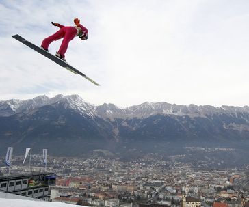 Springer von der Bergiselschanze in Innsbruck