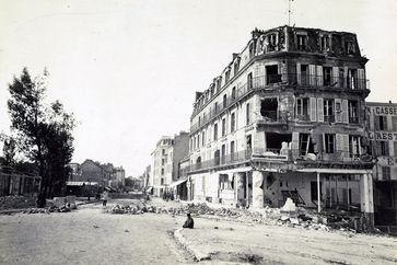 Ruinen in der Grande Rue in Asnières-sur-Seine nach Beginn der Beschießung von Paris durch die deutsche Belagerungsarmee am 27. Dezember 1870.  Bild: ZDF Fotograf: Préfecture de Police de Paris