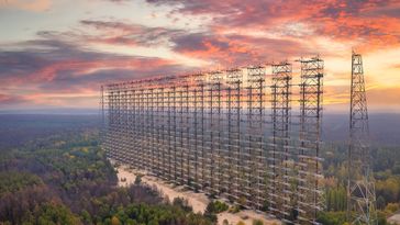 Luftaufnahme der Überreste des sowjetischen "Specht"-Radars in der Nähe von Tschernobyl, Gebiet Kiew, bei Sonnenuntergang, undatierte Aufnahme (Symbolbild) Bild: Westend61/Gettyimages / Gettyimages.ru