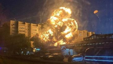 Brand in Jejsk nach Absturz eines Militärflugzeugs, Aufnahme eines Augenzeugen.