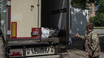 Archivbild: Ein Lastwagen mit den Leichen ukrainischer Soldaten Bild: Adri Salido/Anadolu Agency / Gettyimages.ru