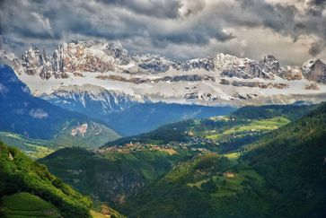 Südtirol bietet spektakuläre Naturerlebnisse. Aufregende Lodges laden zum Relaxen und Genießen ein.