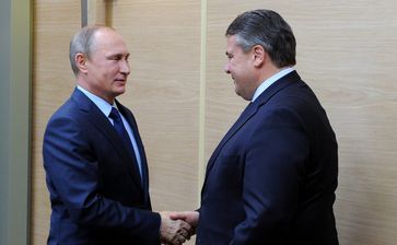 Wladimir Putin und Sigmar Hartmut Gabriel  (2015), Archivbild