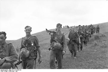 Wehrmachtssoldaten in Russland - Dort wo die Bundeswehr heute wieder mit voll bewaffneten Invasionskräften steht...