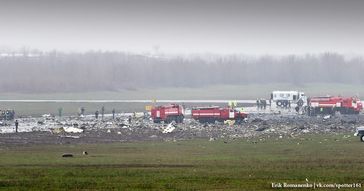 Trümmer von FZ981 an der Landebahn 22 des Flughafens Rostow am Don
