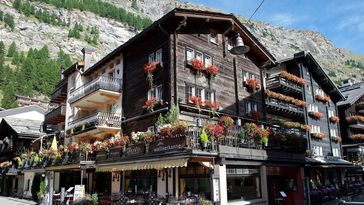 Blick auf das Lokal "Walliserkanne" in Zermatt, Schweiz Bild: Facebook/Restaurant-Walliserkanne /RT / Eigenes Werk