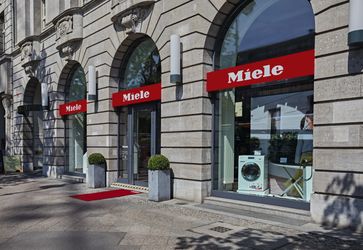 Das Miele Experience Center im Herzen Berlins (Unter den Linden/Friedrichstraße). Bild: "obs/Miele & Cie. KG/Foto: Miele