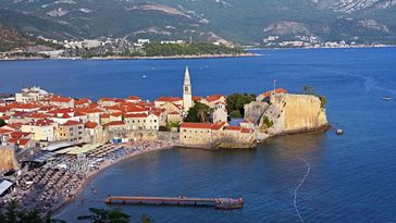 Blick auf die Altstadt von Budva in Montenegro Bild:  Legion-media.ru / blickwinkel / P.Royer