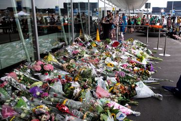 MH 17: Blumen zum Gedenken am Fughafen Schiphol / Amsterdam