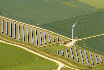 Photovoltaikanlage bei Hooksiel, Luftbild 2012