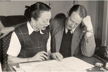 Hildegard und Franz Cornelsen arbeiten 1948 an Peter Pim and Billy Ball.  Bild: Cornelsen Verlag Fotograf: Cornelsen Verlag