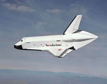 Die Enterprise während eines Freiflugtests mit aerodynamischer Triebwerksverkleidung. Bild: de.wikipedia.org