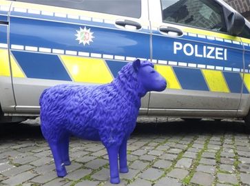 Dekorationsfigur Blauschaf Bild: Polizei