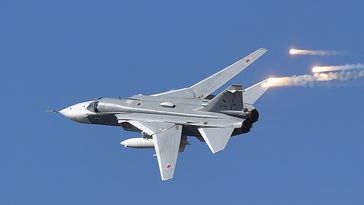 Kampfflugzeug des Typs Su-24  (Luftkampf) Bild: Wiktor Tolotschko / Sputnik