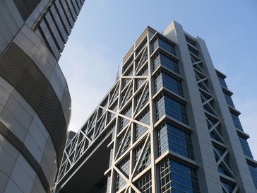Die Börse Shanghai (englisch: Shanghai Stock Exchange) wurde am 26. November 1990 als Wertpapierbörse in Shanghai in der Sonderwirtschaftszone Pudong gegründet und ging am 19. Dezember 1990 in Betrieb. Heute ist sie die wichtigste Börse auf dem chinesischen Festland.