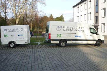 Um das Rückwärtsfahren mit Anhänger effektiv zu erleichtern, wird an der Universität in Koblenz an geeigneten Rückfahrassistenzsystemen (RAS) geforscht. Quelle: Foto: Universität Koblenz-Landau (idw)