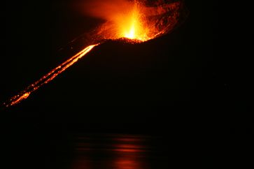 Anak Krakatau bei Nacht (2008)