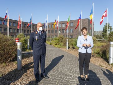 Bundesministerin der Verteidigung, Annegret Kramp-Karrenbauer beim Pressestatement bei der Indienststellung des ASOC (Air and Space Operation Centre) in Kalkar, am 21.09.2020 Bild:     Bundeswehr / Jane Schmidt