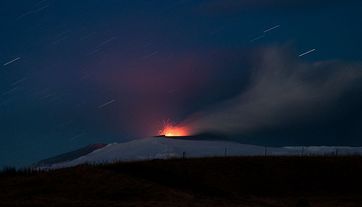 Eyjafjallajökull: Eruption im April 2010. Bild: David Karnå / de.wikipedia.org