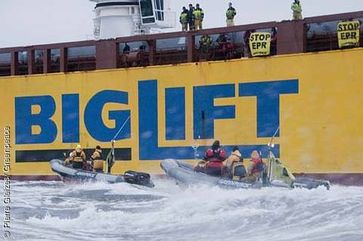 Greenpeace protestiert gegen den Transport wichtiger Bauteile für den finnischen AKW-Neubau. Bild: Pierre Gleizes/ Greenpeace