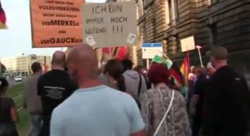 Screenshot des Youtube Video "PEGIDA:18.05.2015 Dresden: Abendspaziergang mit über 6000 Teilnehmer.  "