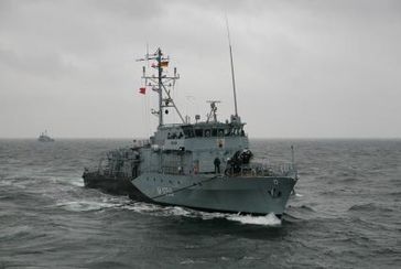 Minenjäger FULDA beim RAS-Manöver mit dem Tender MOSEL in der Ostsee während der Übung SQUADEX