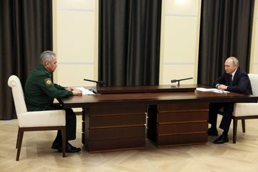 Das Treffen zwischen Sergei Schoigu und Wladimir Putin am 28. Oktober Bild: Michail Metzel / Sputnik