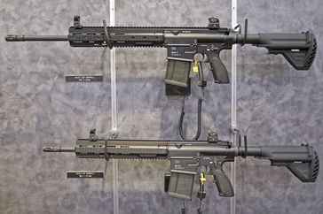 Das von Heckler & Koch hergestellte Sturmgewehr HK417 im Kaliber 7,62 × 51 mm ist die stärkere Version des HK416. In der Bundeswehr firmiert es als G27.