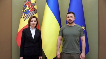 Der Präsident der Ukraine Wladimir Selenskij (rechts) und seine moldawische Amtskollegin Maia Sandu während ihrer gemeinsamen Pressekonferenz am 27. Juni.