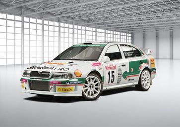 Mit dem 1999 vorgestellten SKODA OCTAVIA WRC trat das Werksteam erstmals in der obersten Kategorie der FIA-Rallye-Weltmeisterschaft an. Bild: SMB Fotograf: Skoda Auto Deutschland GmbH