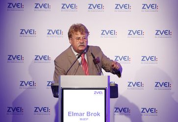 Elmar Brok Bild: ZVEI - Zentralverband Elektrotechnik- und Elektronikindustrie e.V., on Flickr CC BY-SA 2.0