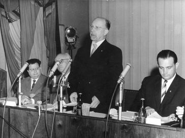 Ulbricht während der Pressekonferenz am 15. Juni 1961. Bild: Bundesarchiv, Bild 183-83911-0002 / CC-BY-SA