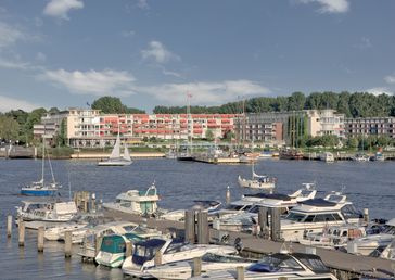 Der Rosenhof in Travemünde an der Ostsee Bild: Rosenhof Seniorenwohnanlagen Fotograf: Dipl. Ing. Kai Abresch