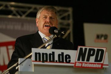 Der Parteivorsitzende Udo Voigt beim NPD-Bundesparteitag 2006