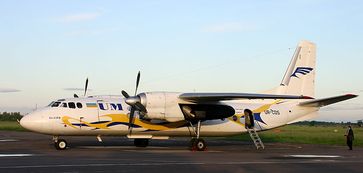 An-24 am Flughafen Uschhorod, Ukraine