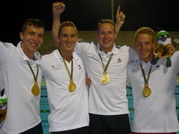 Die siegreiche 4x50m Hindernisstaffel der Herren mit Christian Ertel, Marcel Hassemeier, Danny Wieck und Adrian Flügel (v.l.n.r.). Bild: "obs/DLRG - Deutsche Lebens-Rettungs-Gesellschaft"